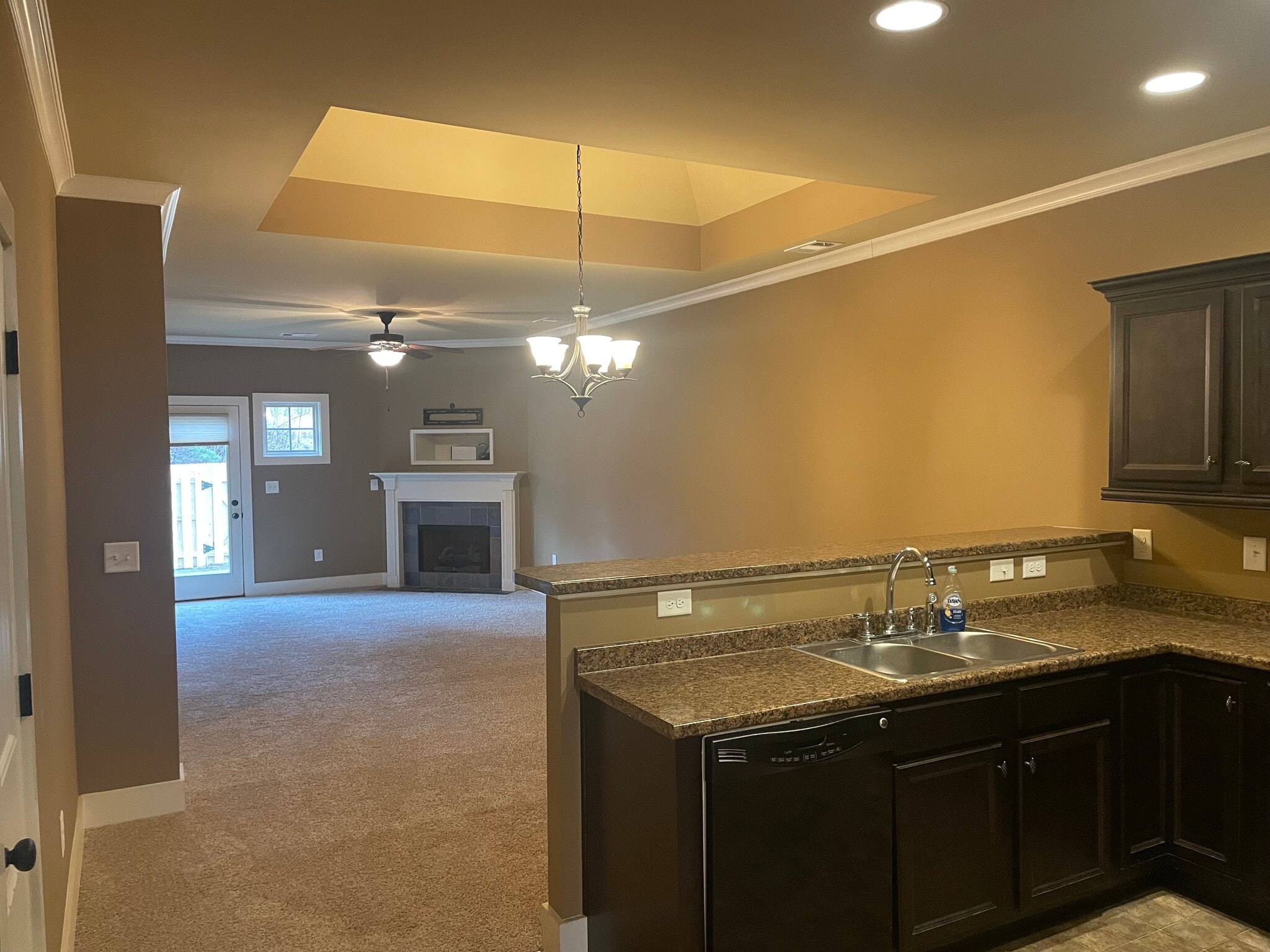 Building Photo - 627 Flag Cir