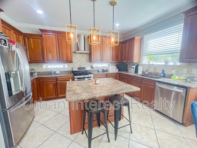 Building Photo - 166 Dominica Ct