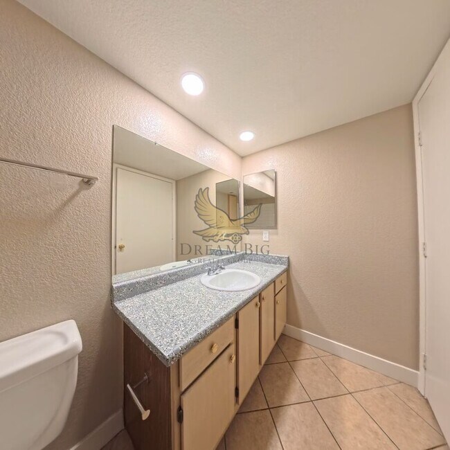 Building Photo - 8101 W Flamingo Rd