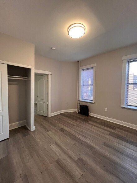 Building Photo - 400 52nd St
