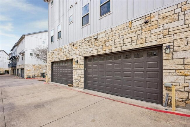 Building Photo - 2520 Bluebonnet Ln