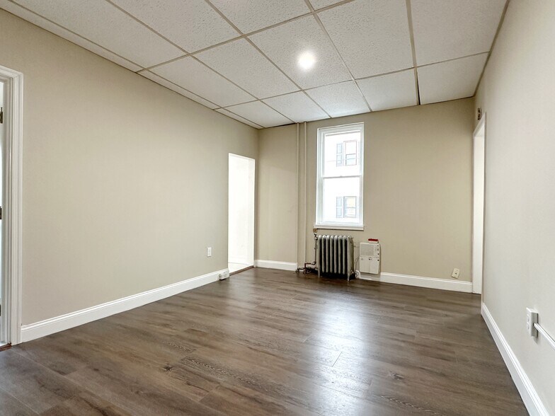 Building Photo - 1814 S 13th St