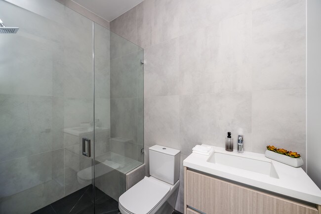 Building Photo - 370 N San Vicente Blvd