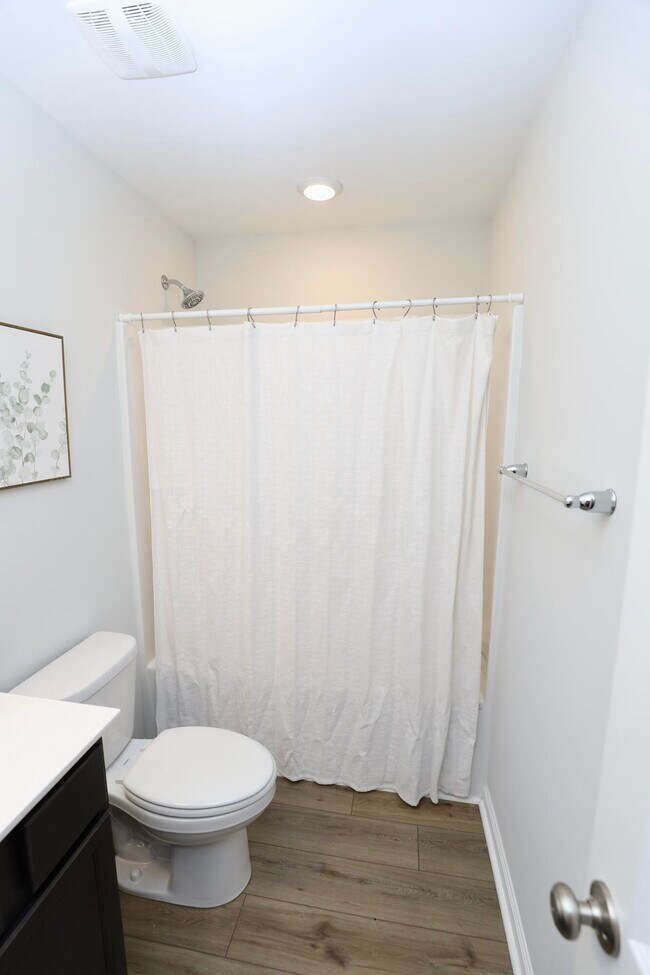 Building Photo - 1052 Ashcroft Cir