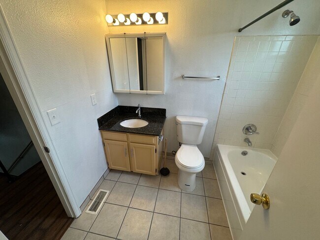 Building Photo - Spacious Morrison Home