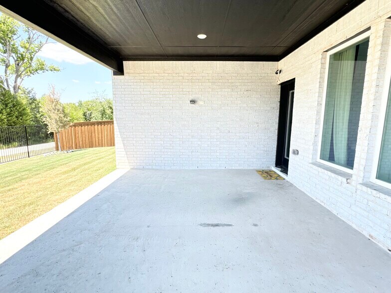 Building Photo - 2801 Riverview Rd