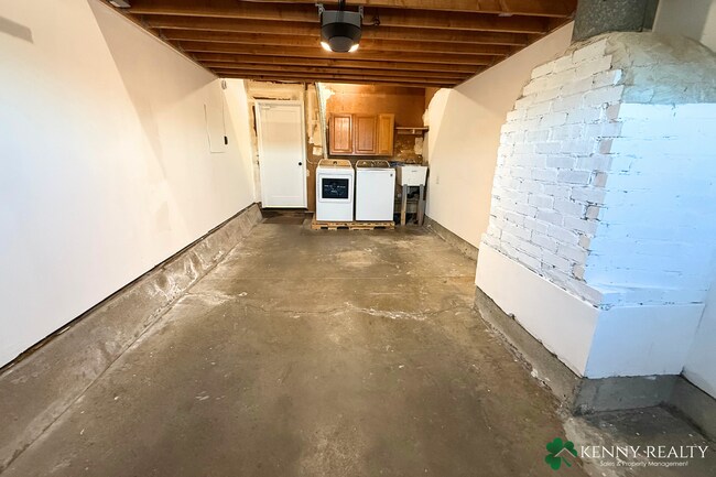 Building Photo - Recently Remodeled 3 Bedroom Corner Home i...