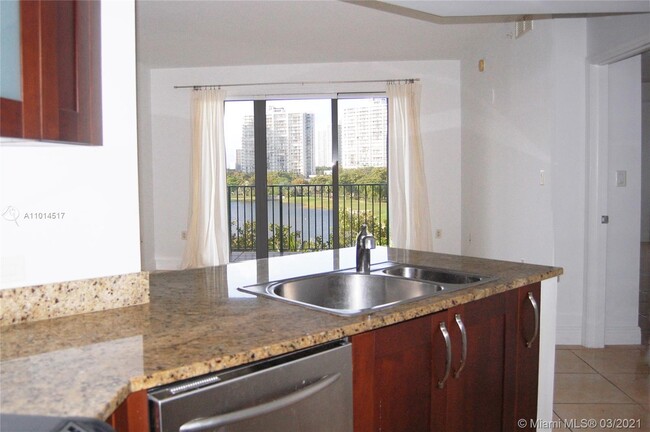 Building Photo - 20000 E Country Club Dr
