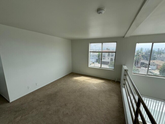 Building Photo - 712 9th St