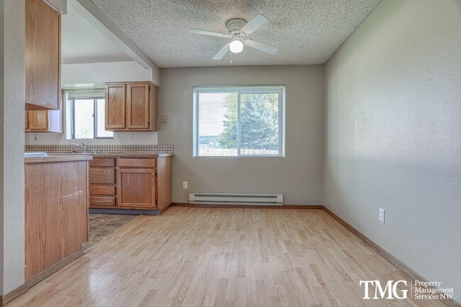 Building Photo - Charming Duplex with Garage Near the Washo...