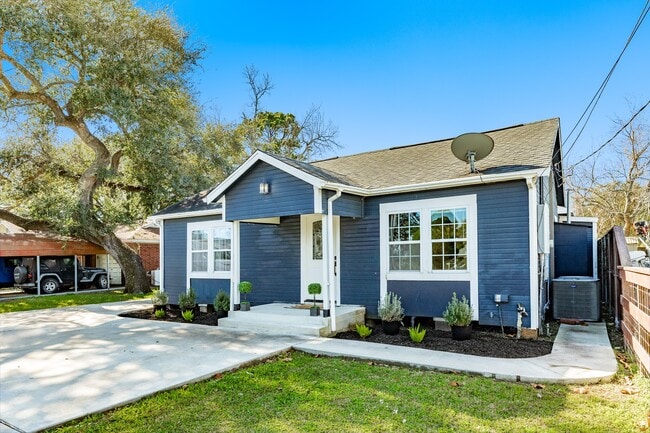 Building Photo - 1614 Avenue F