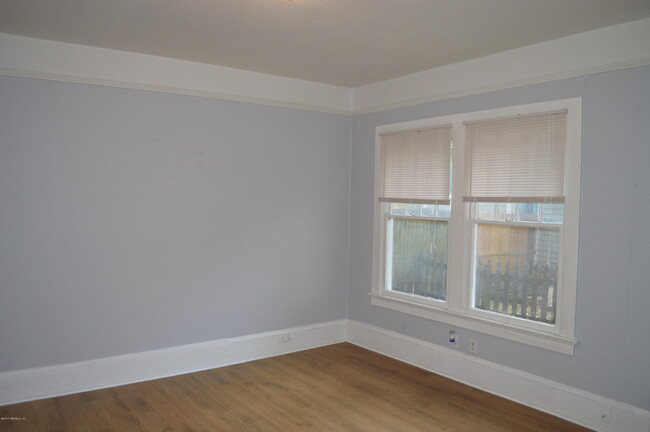 Building Photo - 2536 Phyllis St