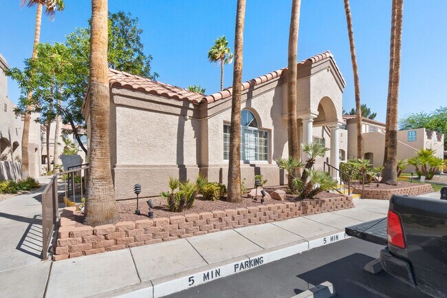 Building Photo - Gorgeous 2 Bedroom Townhome with attached ...