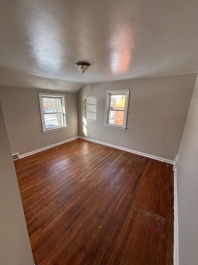 Building Photo - 3057 Livingston Rd