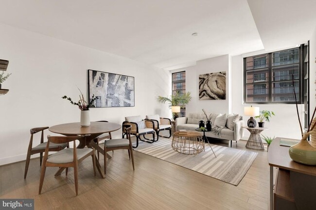 Building Photo - 45 Sutton Square SW