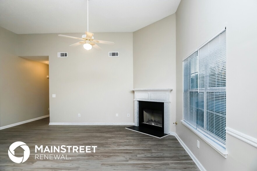 Building Photo - 11957 Spring Lake Way