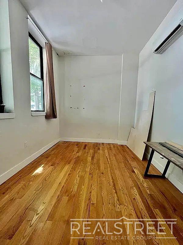 Building Photo - 3 Bed / 1.5 Bath Duplex | Bushwick | Brooklyn