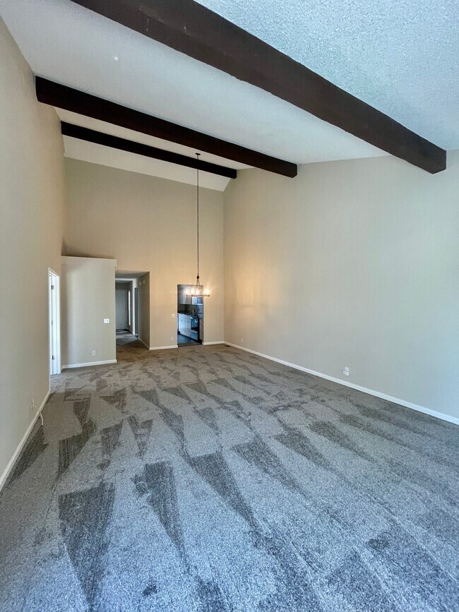 Building Photo - 204 Rockwood Dr