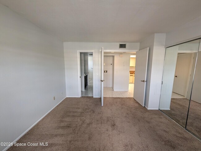 Building Photo - 987 Sonesta Ave NE
