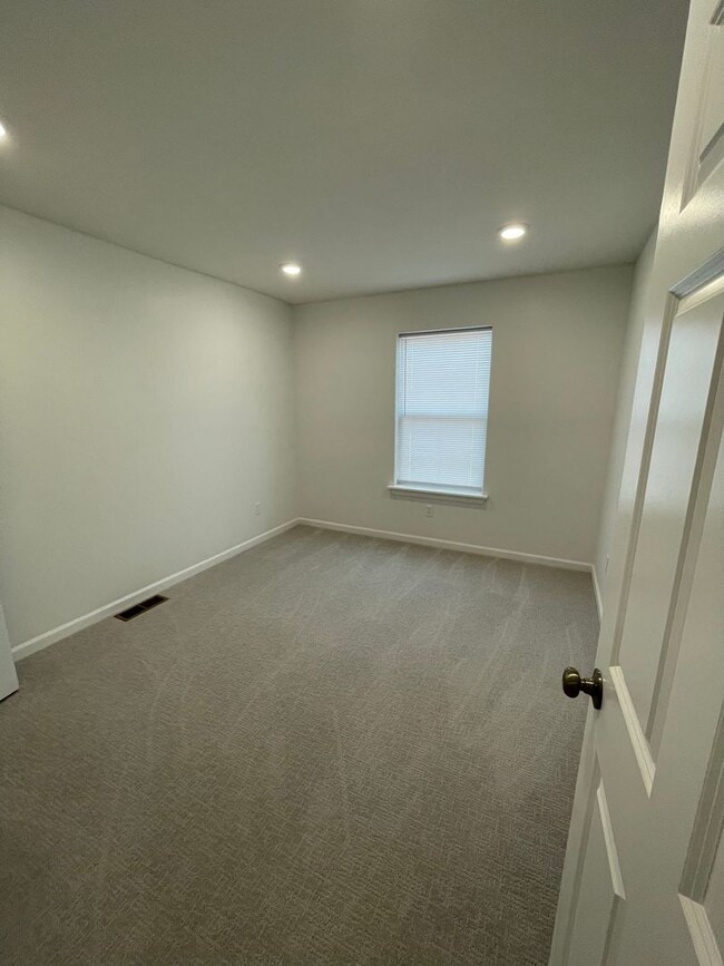 Building Photo - Townhomes Now Available in Strafford MO!