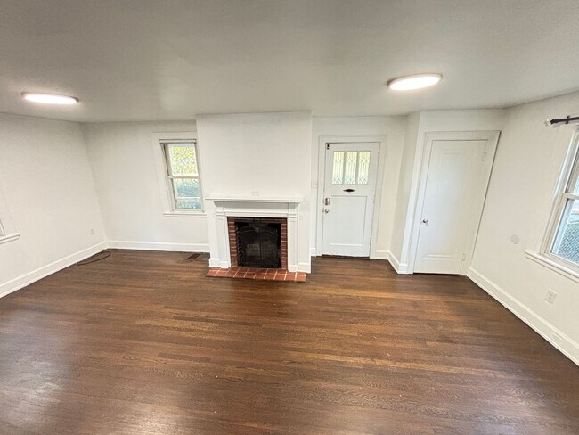 Building Photo - 409 E Washington Ave