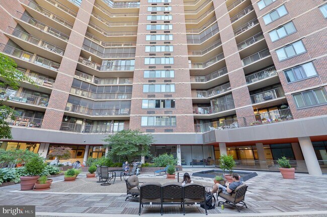 Building Photo - 1420 Locust Walk