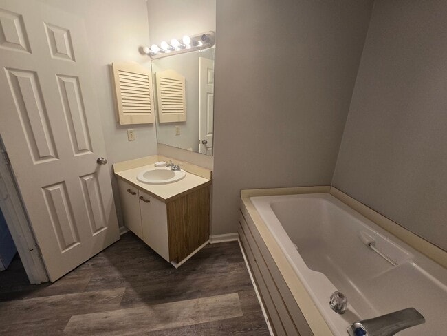 Building Photo - 6821 Willowbrook Dr