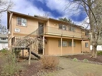 Building Photo - Light & Bright 2 Bed 1 Bath Condo!