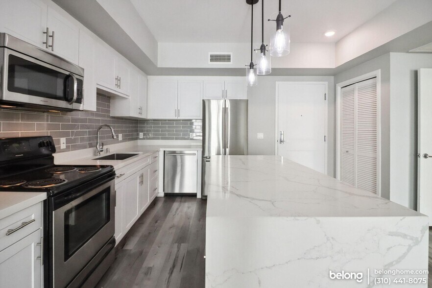 Building Photo - 12655 Bluff Creek Dr
