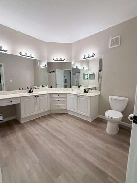 Building Photo - 2725 Via Cipriani