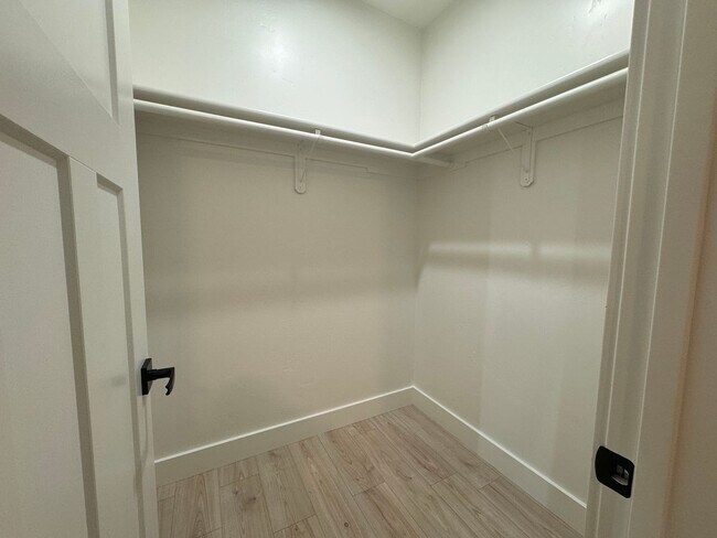 Building Photo - 6129 Lago Grande Dr