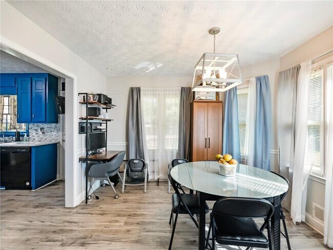 Building Photo - 443 Rhett Dr