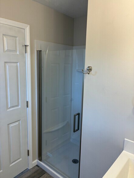 Building Photo - 1204 Hollowbrook Dr
