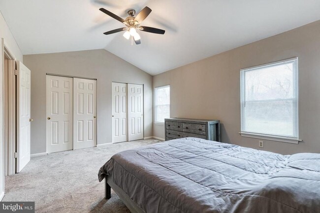 Building Photo - 3 Greenshire Ln