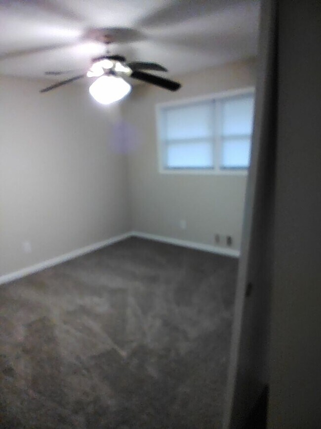 Building Photo - AMAZING 3 BEDROOM HOME MOVE IN READY ONLY ...