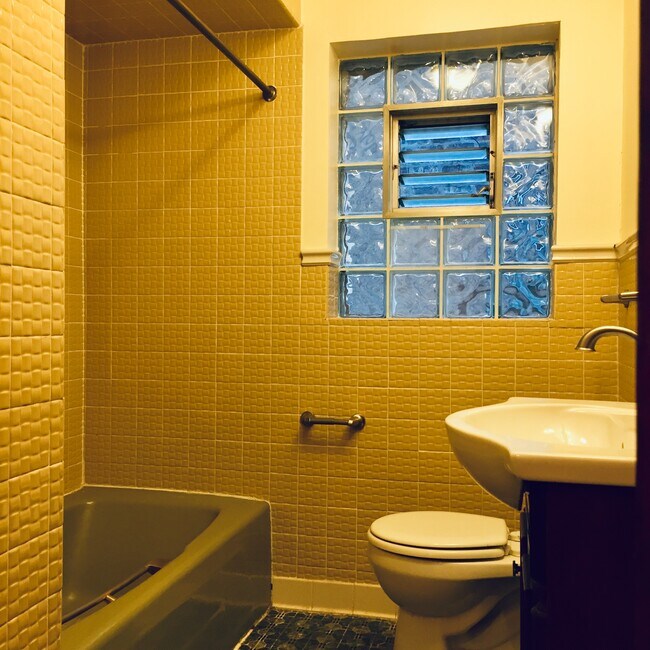 Building Photo - 1924 Kenilworth Ave