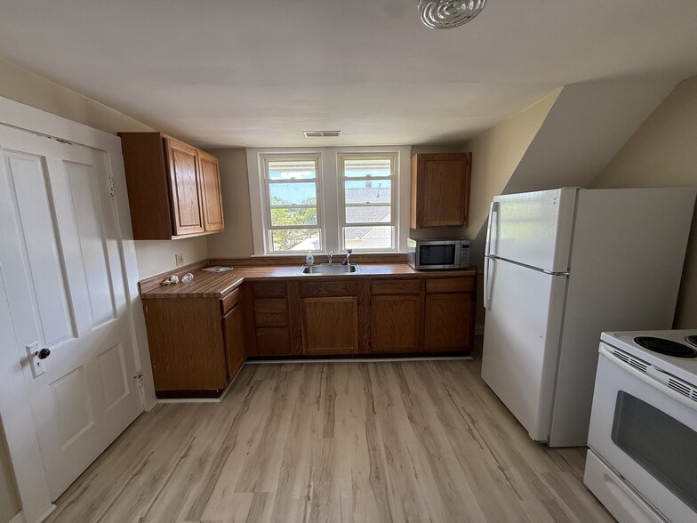 Kitchen - 11 Summer St