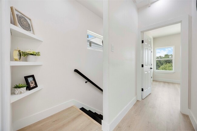 Building Photo - 2112 Des Chaumes St