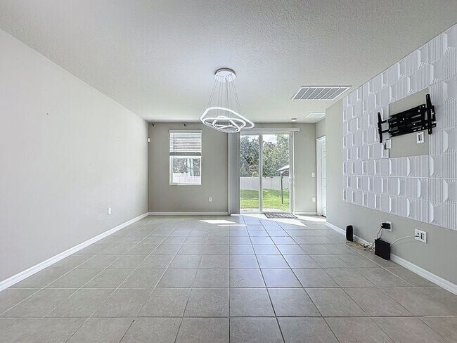 Building Photo - Wonderful like new and pet friendly home in Winter Haven