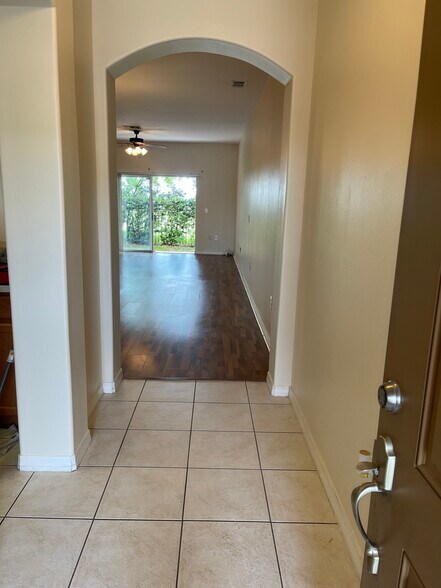 Building Photo - 4213 Winding Vine Dr