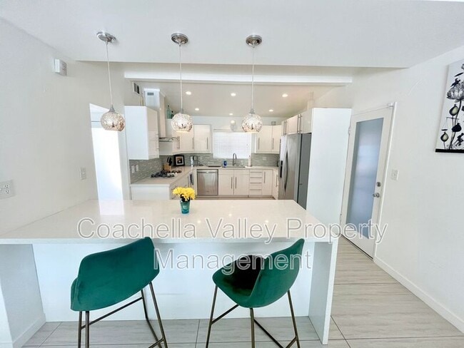 Building Photo - 2719 E Ventura Rd