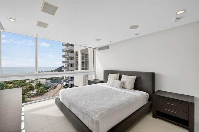 Building Photo - 2715 N Ocean Blvd
