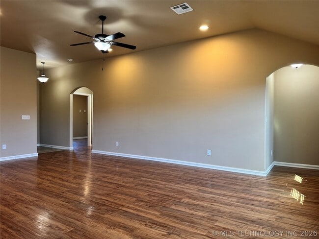 Building Photo - 1038 E 146 Ct S