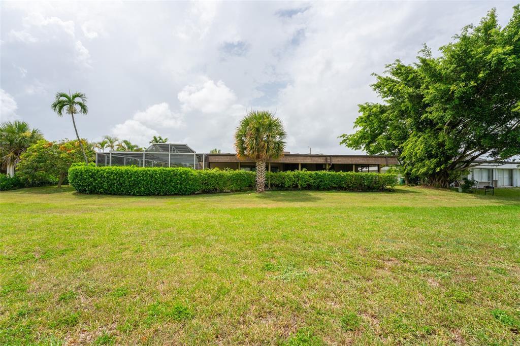 Building Photo - 5706 S Travelers Palm Ln