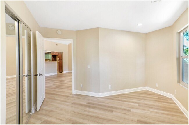 Building Photo - 2 Bedroom Condo - Laguna Hills!