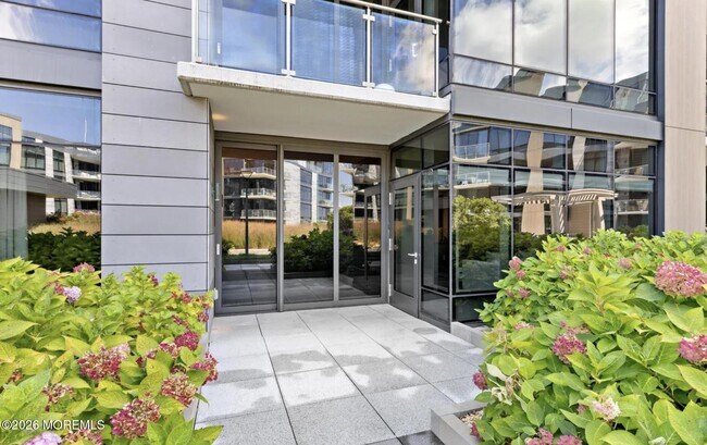 Building Photo - 15 Morris Ave