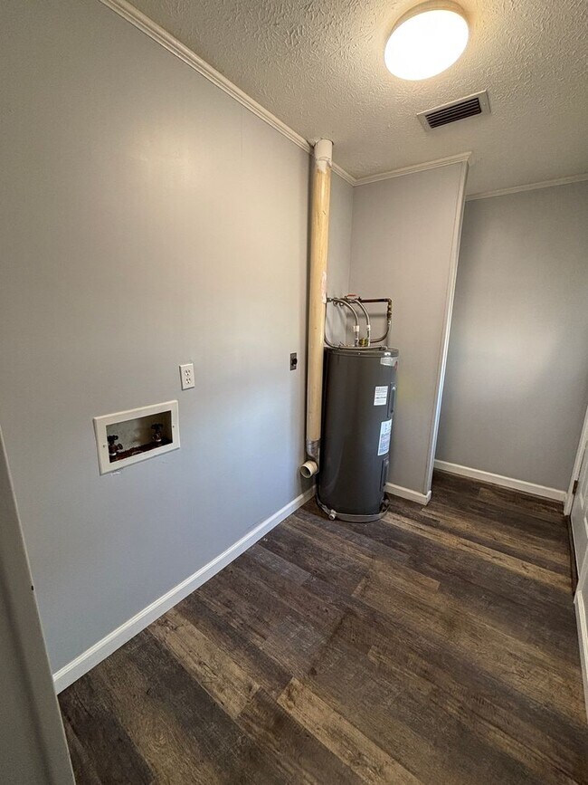 Building Photo - 4123 W 22nd St