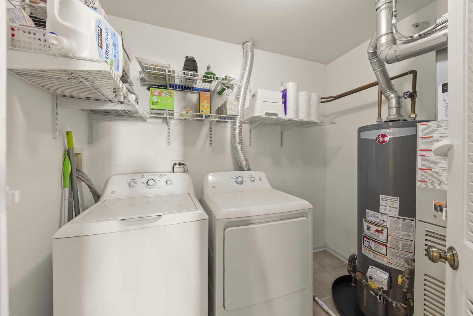 Building Photo - 2513 Dickens Dr