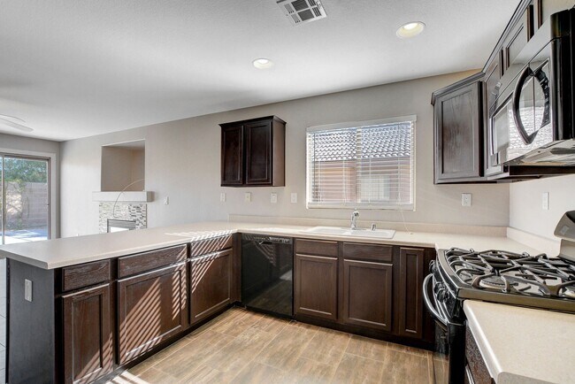 Building Photo - Incredible Single Story Southern Highlands...
