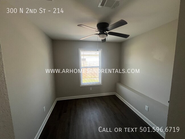 Building Photo - 300 N 2nd St